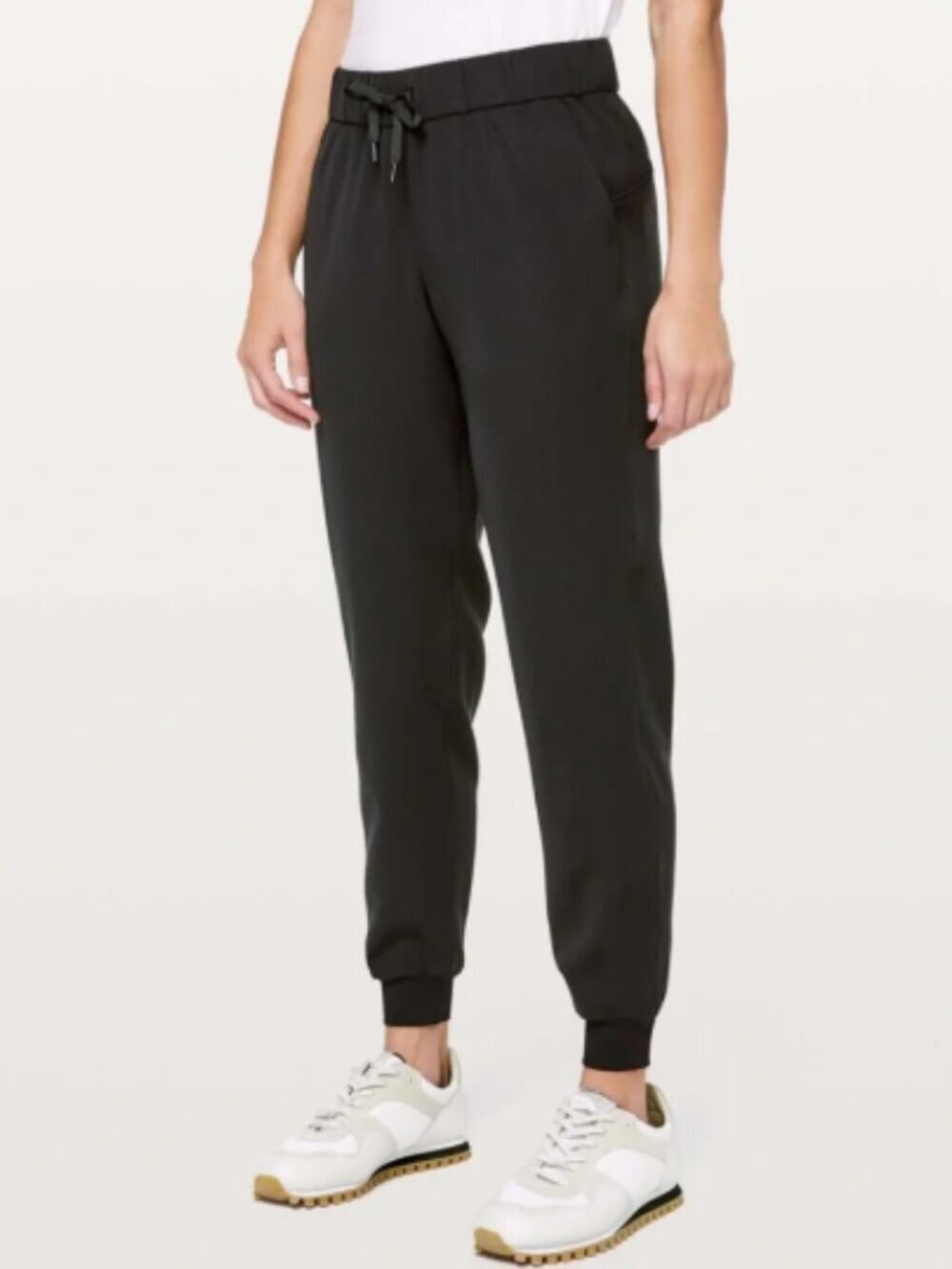 Lululemon Size 2 Black On the Fly Jogger Woven Pants